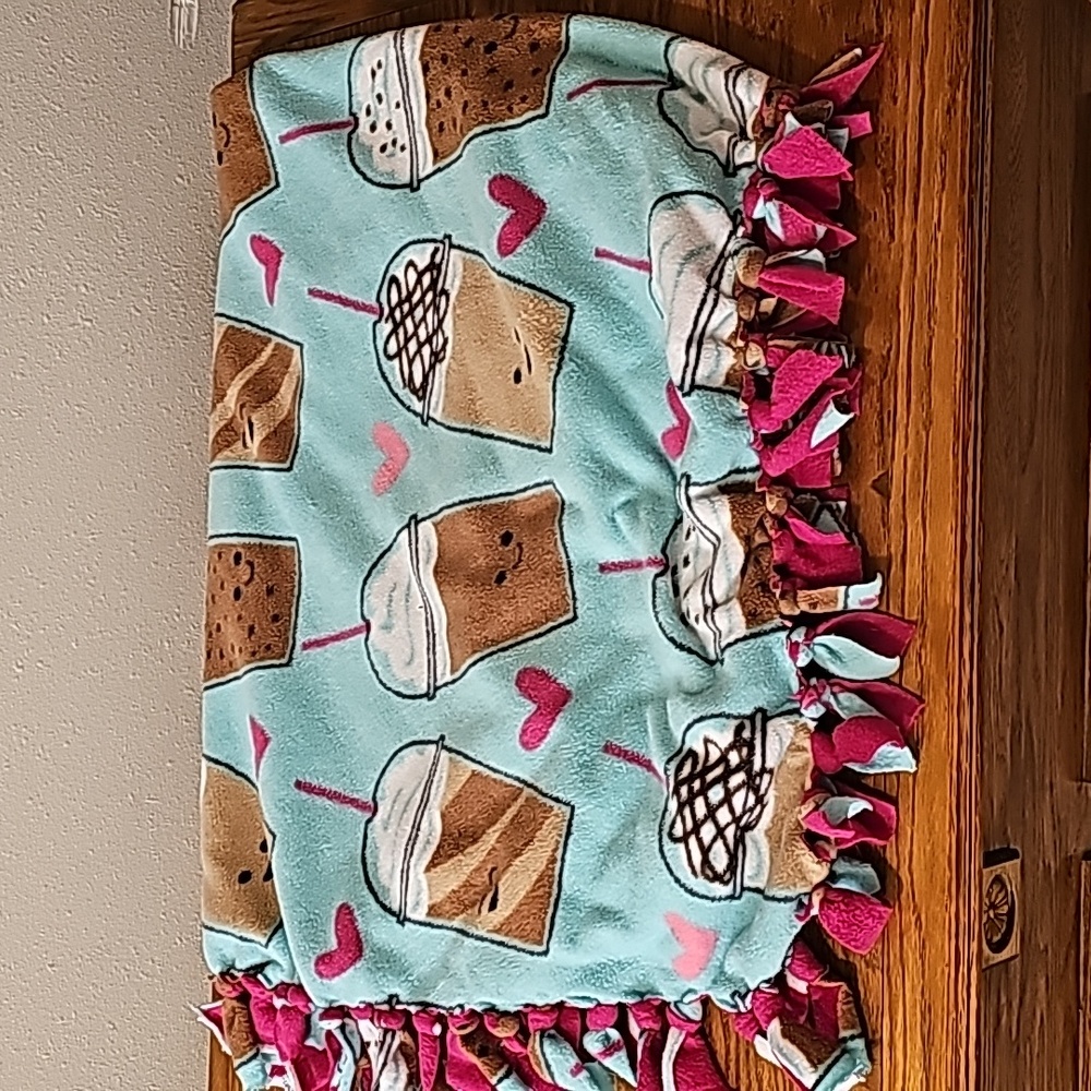 Fleece blanket 40 in x 54 in